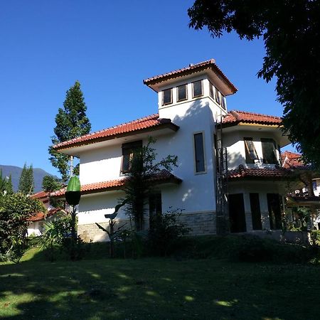 Villa Sabrina Bumi Ciherang Panjaweujan Екстериор снимка