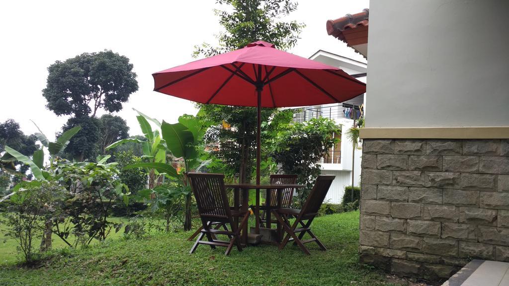 Villa Sabrina Bumi Ciherang Panjaweujan Екстериор снимка