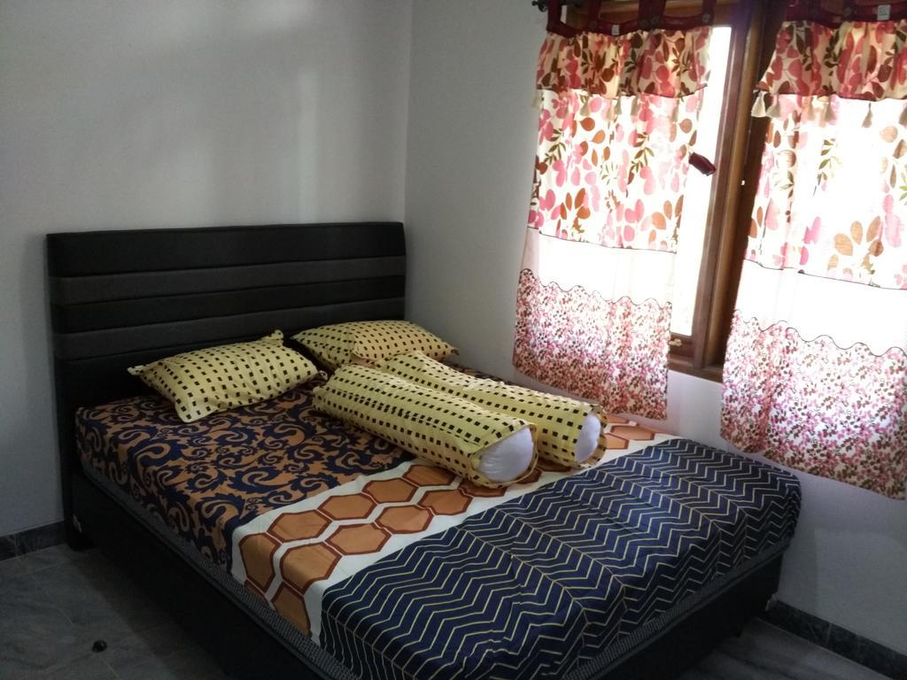 Villa Sabrina Bumi Ciherang Panjaweujan Екстериор снимка