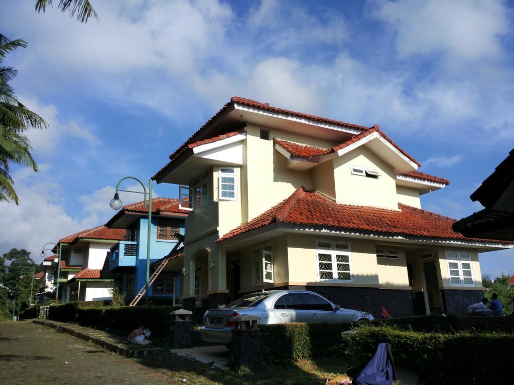 Villa Sabrina Bumi Ciherang Panjaweujan Екстериор снимка